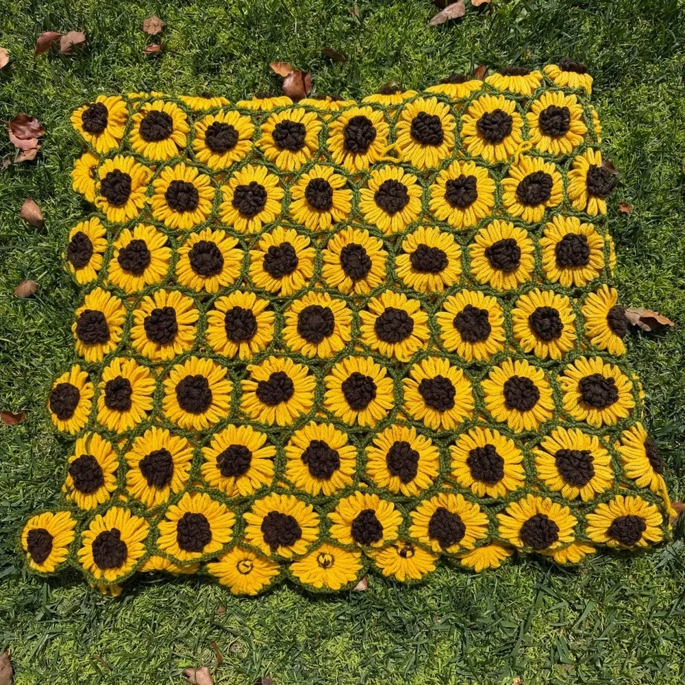 Vintage 3D Crochet Sunflower Throw Daisy Chain Afghan Scallop Edge 40x46 GUC